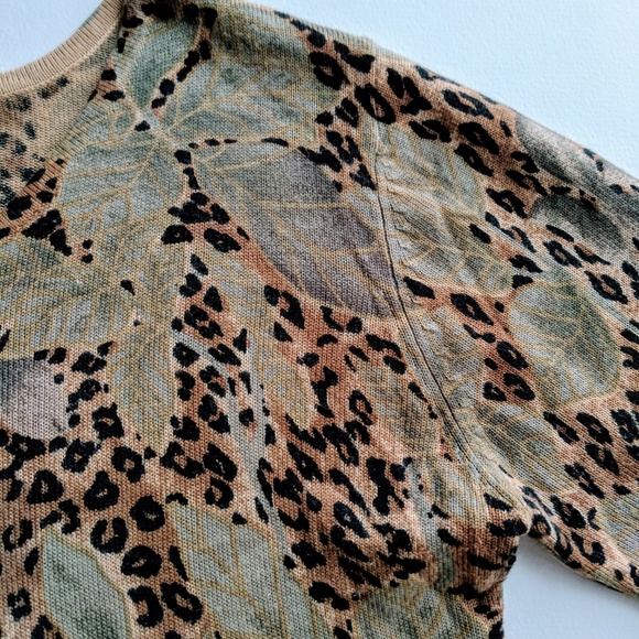 Vintage 90s Leopard Botanical Leaf Print Sweater - Picture 4 of 6
